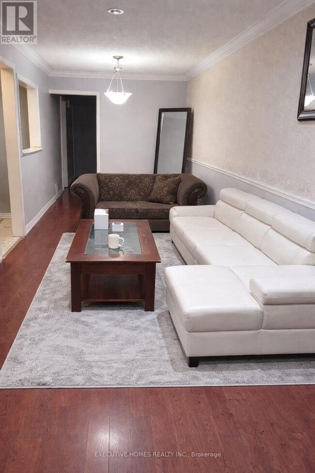 Building Photo - 6 Manderley Pl