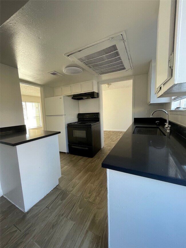 Foto del edificio - 6200 W Tidwell Rd