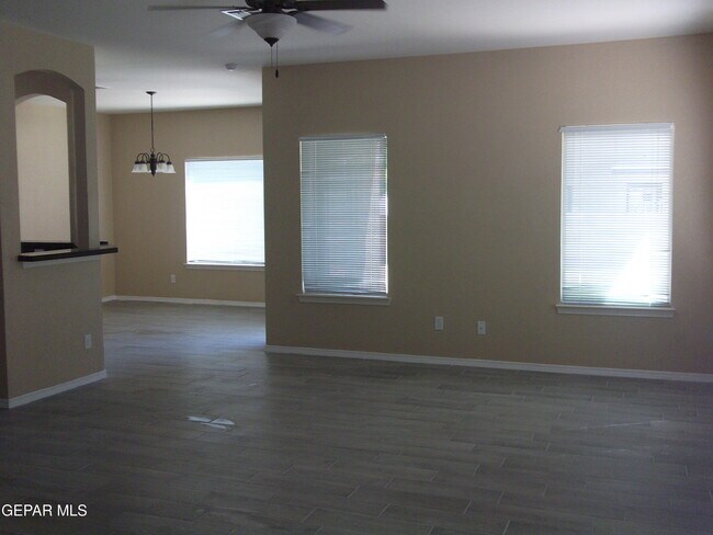 Foto del edificio - 5036 Gold Ranch Ave
