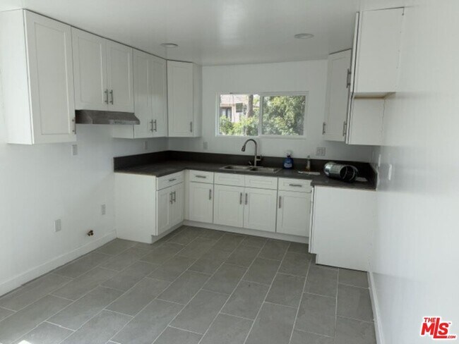 Foto del edificio - 1499 W 35th Pl
