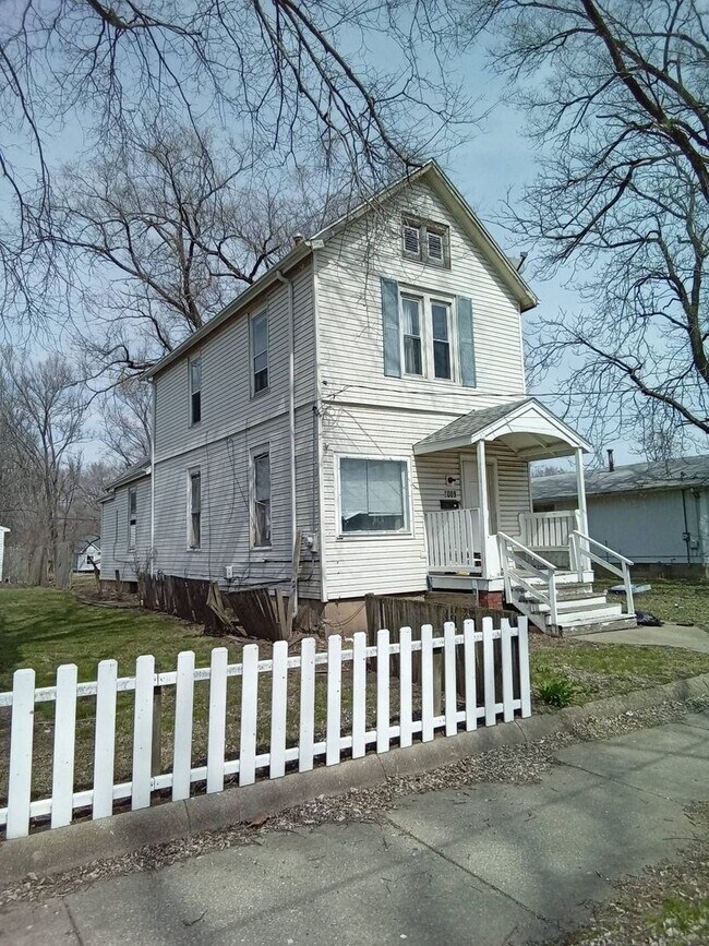 Foto del edificio - House for RENT 2 BedRooms / 1 Bathroom