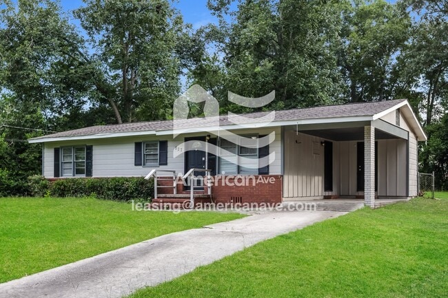 Building Photo - 827 Oak Ridge Dr