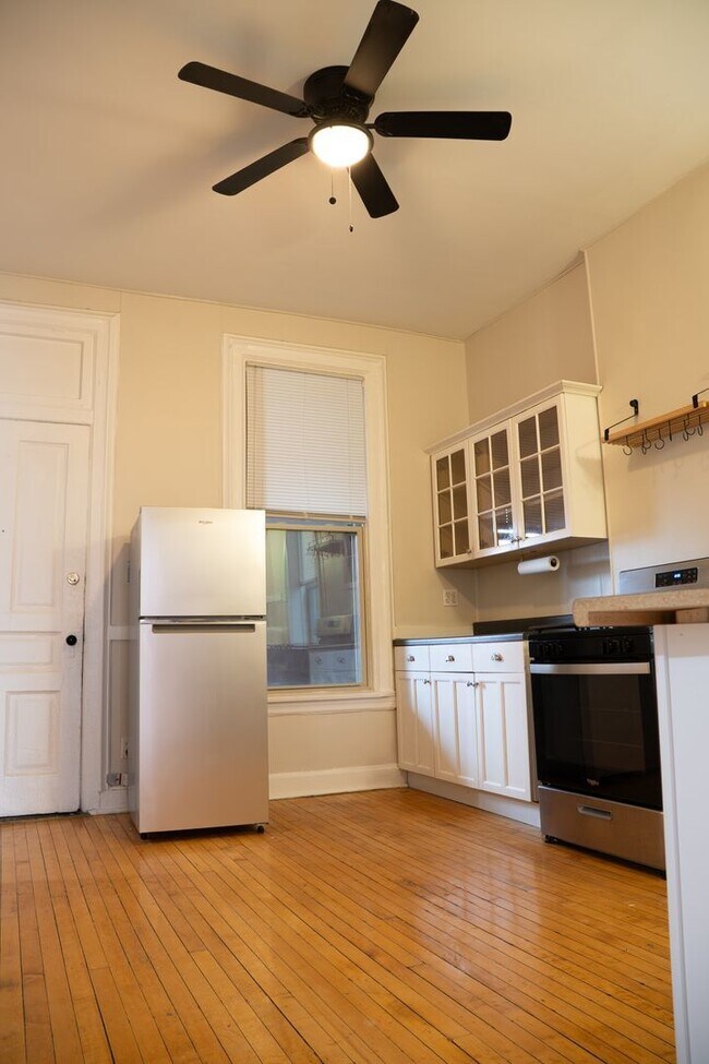 Foto del edificio - 1013 N Winchester Ave