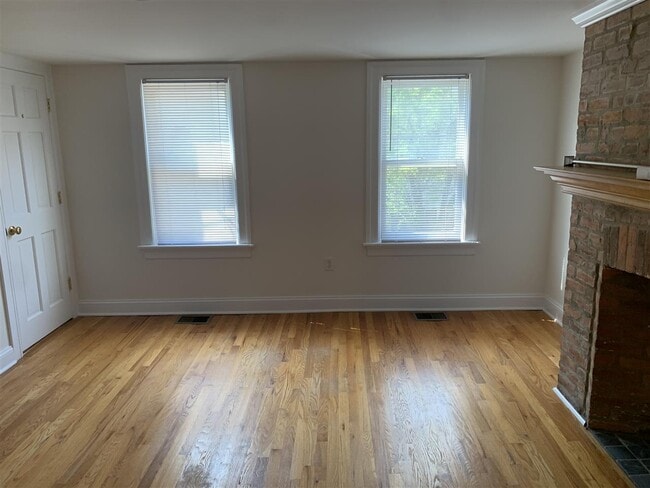 Building Photo - 222 3rd St