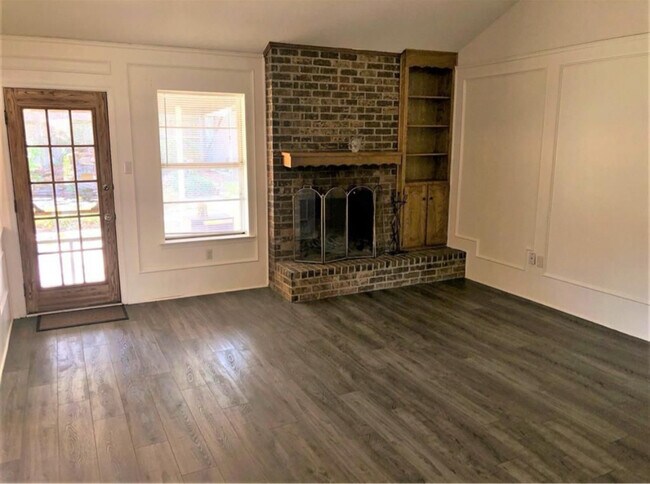 Foto del edificio - 901 Forest Trail Ct