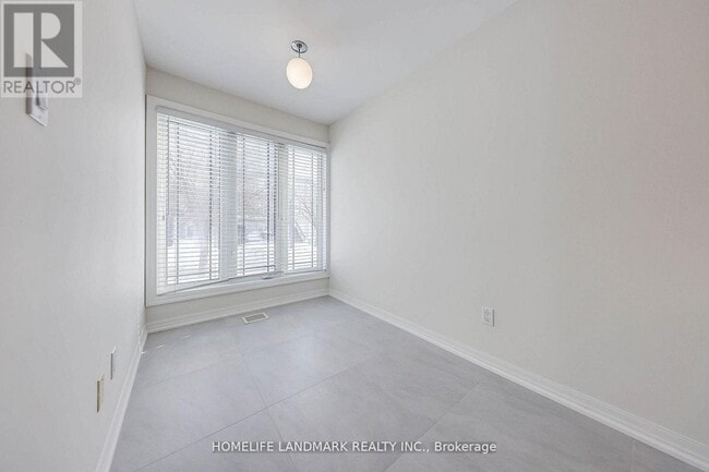Building Photo - 118 Finch Ave W