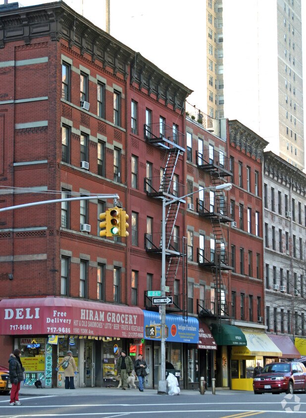 Primary Photo - 1595 York Ave