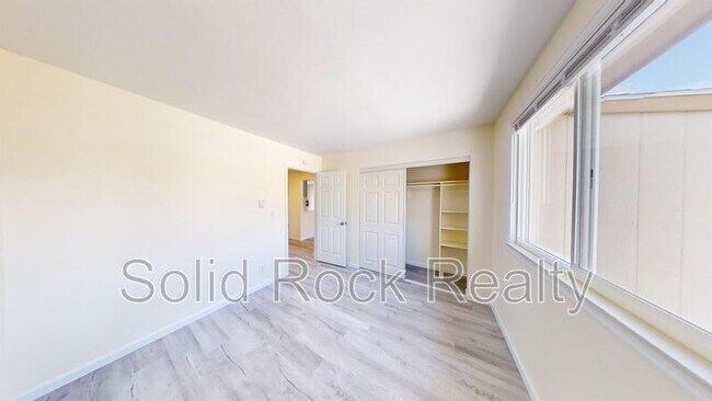 Foto del edificio - 827 Bennett Ave