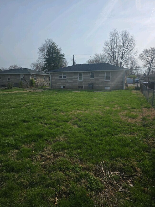 Building Photo - 7802 Columbine Dr
