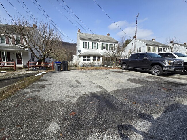 Building Photo - 249 Pine Grove Rd