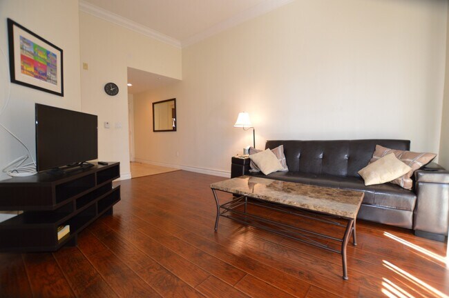 Building Photo - Meridian - Top-Floor 1 Bedroom | 1 Bath with City Views