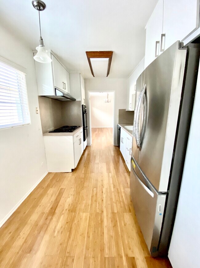 Foto del edificio - 150 N Clark Dr