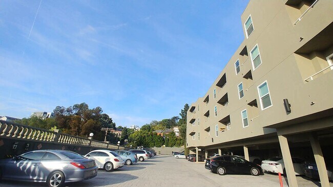 Foto del edificio - Carmel Heights Apartments