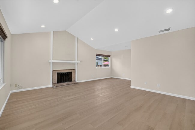 Building Photo - 192 S Bernardo Ave