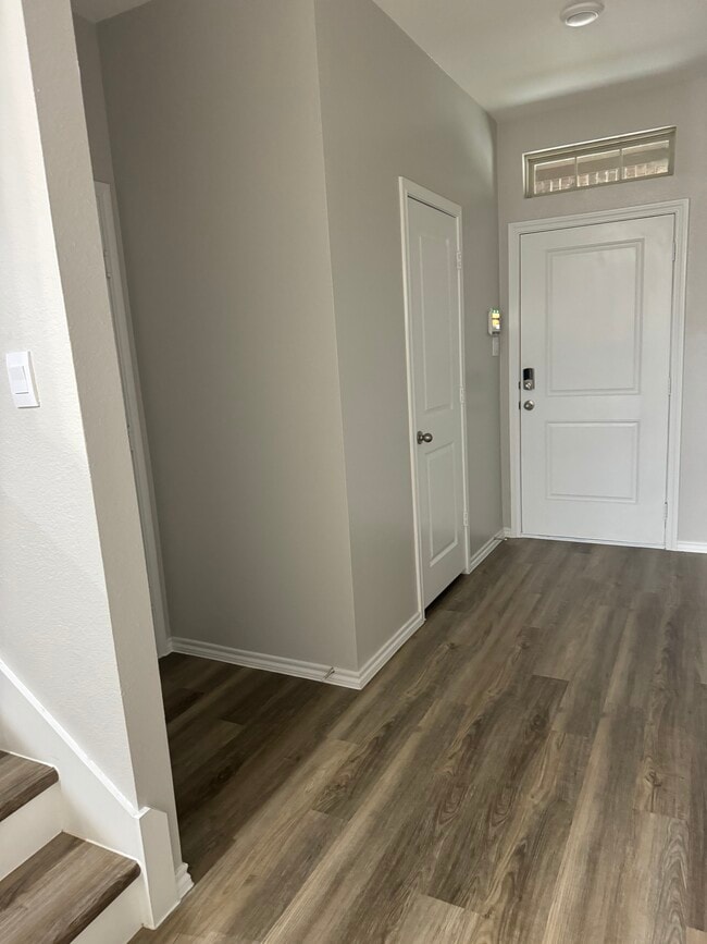 Building Photo - 860 Moonwake Dr
