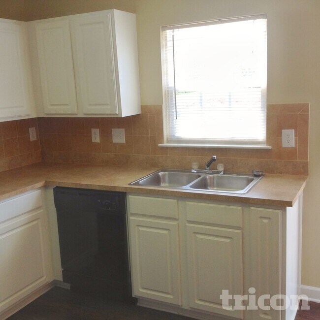 Foto del edificio - 917 Redford Ln