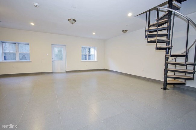 Building Photo - 263 Evergreen Ave