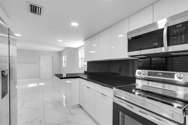 Foto del edificio - 5061 W 12th Ln