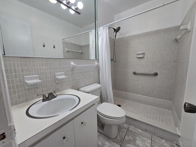 Foto del edificio - 5840 NE 22nd Way