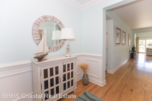 Building Photo - 3 br, 2 bath House - 1756 Orchard Dr.
