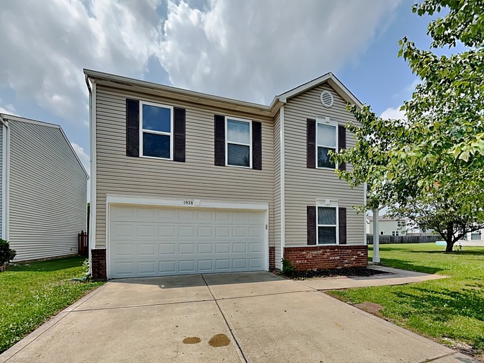 Primary Photo - 4 bed 2.5 bath in Indianapolis!