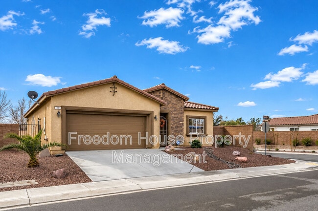 Building Photo - 5465 Finestra St