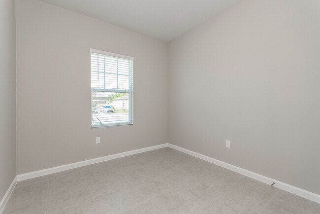 Building Photo - 352 Kenilworth Dr