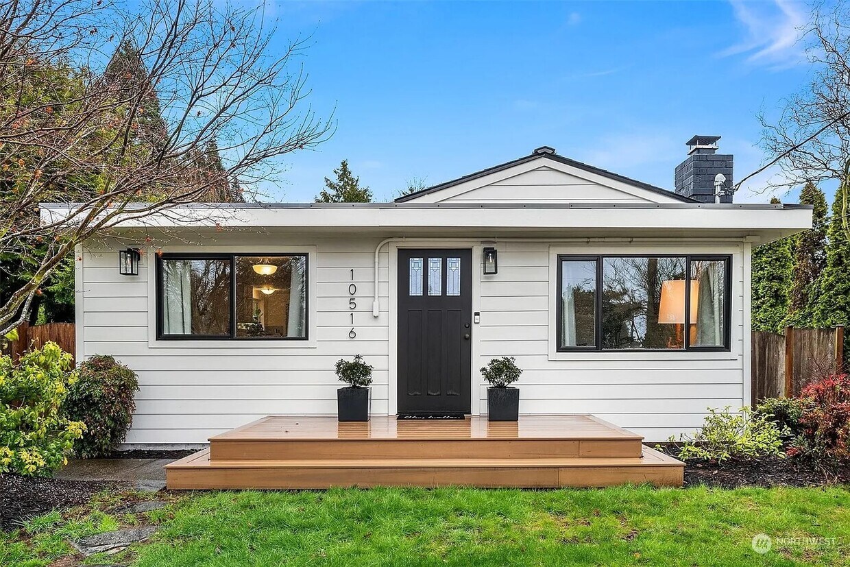 Foto principal - Bright & Charming 1Bed/1Bath + Den in Prim...