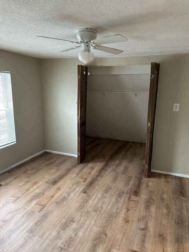 Foto del edificio - 5942 IL-162