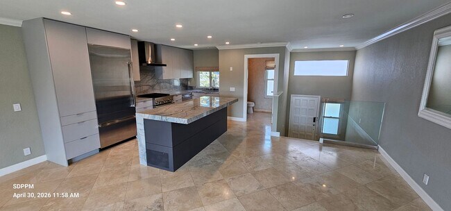 Foto del edificio - SAN DIEGO / BAY HO - Remodeled Nice 2 Bedroom & 2.5 Bath Townhouse.  AVAILABLE NOW!