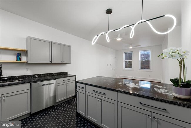 Building Photo - 40 E Piccadilly St