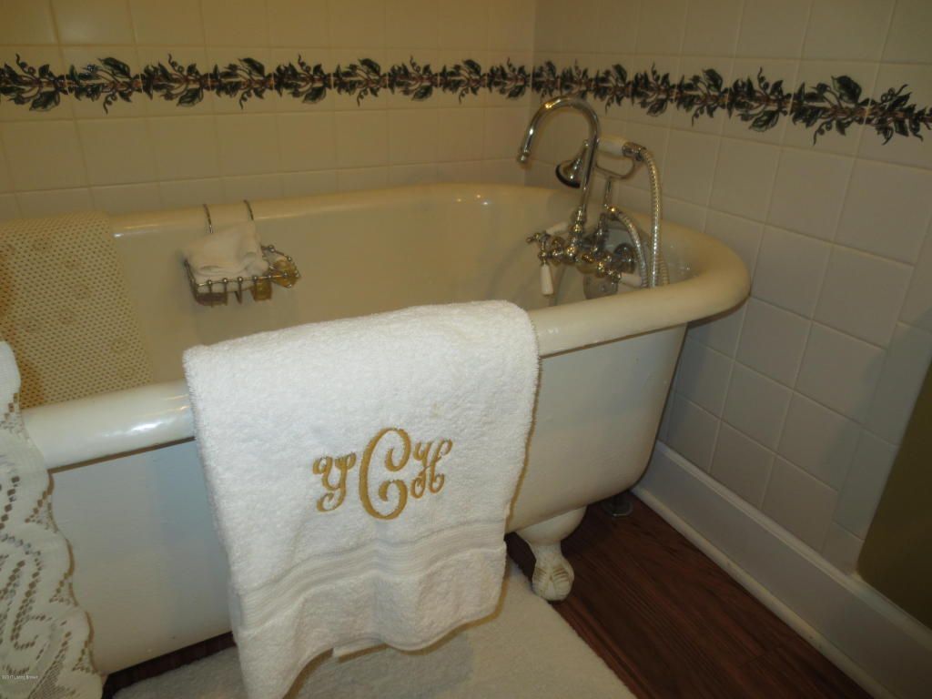 Bath - 4876 Shelbyville Rd