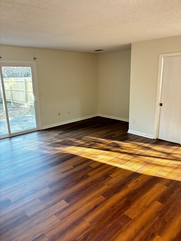 Foto del edificio - 1222 Westdale Dr