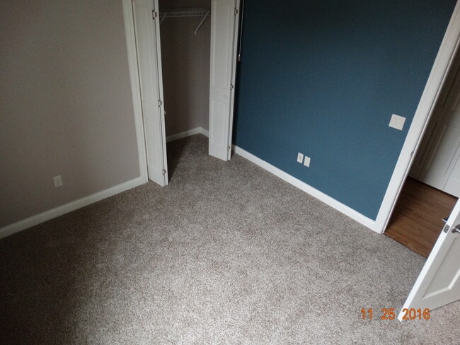 Foto del edificio - 211 E 2nd St