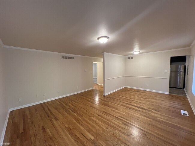 Building Photo - 2 br, 1 bath Condo - 455 W Marshall St