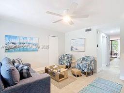 Building Photo - 350 Grapetree Dr