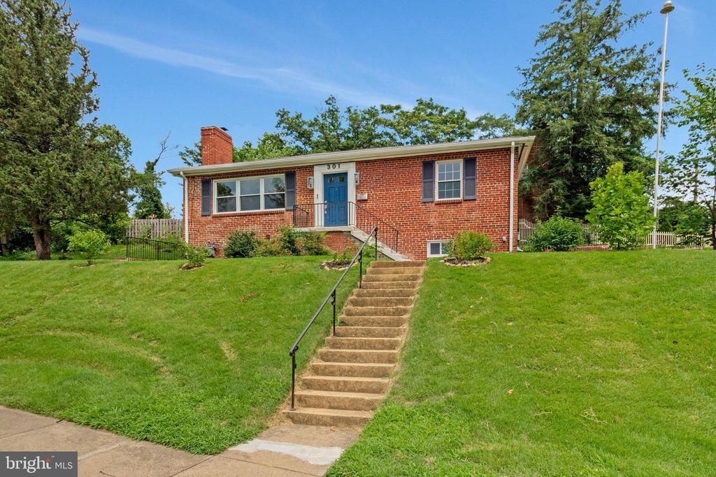 Primary Photo - 301 Moncure Dr
