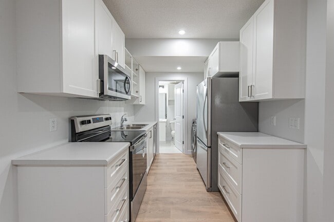 Building Photo - 1437 Cherniak Way SW