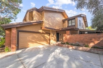 Building Photo - 968 Pinehurst Dr