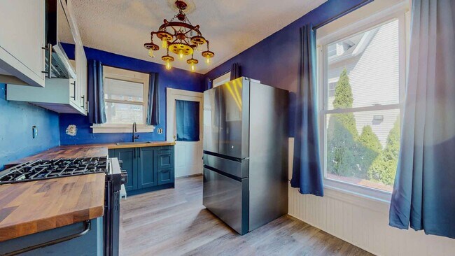 Foto del edificio - Bright & Spacious 1-Bedroom Apartment