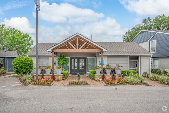 Building Photo - LakeVue Apartments