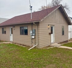 Building Photo - 512 Hiawatha St