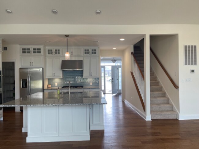 Building Photo - 24020 Bunting Cir
