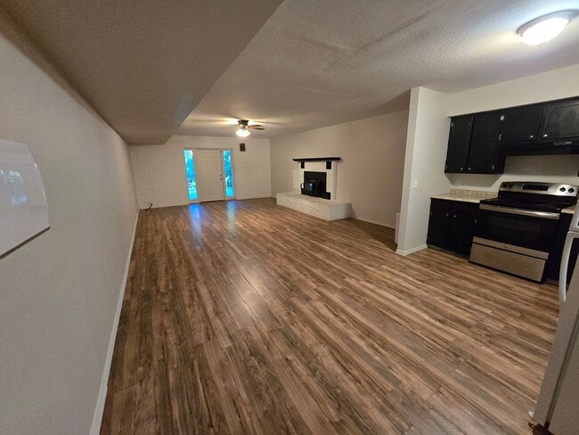 Building Photo - 1 Bedroom/ 1 Bathroom Duplex in Batesville