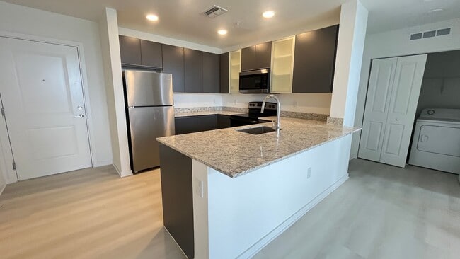 Foto del edificio - 5579 Millenia Park Blvd