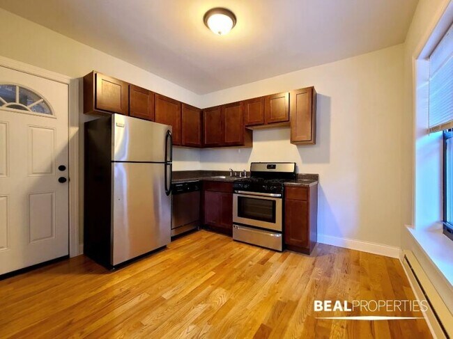 Building Photo - 0 bedroom in CHICAGO IL 60657