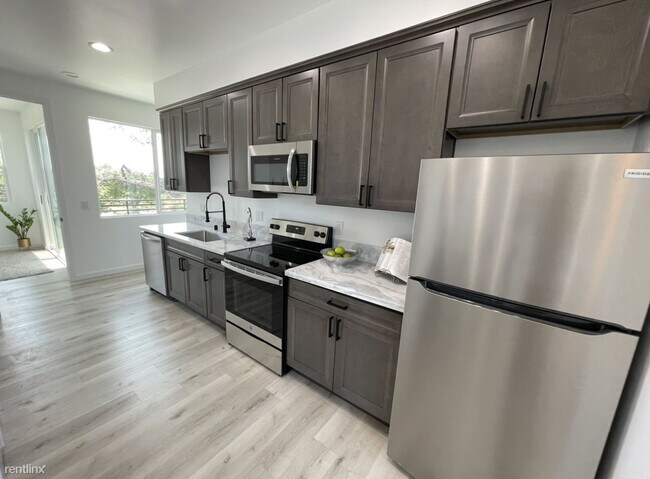 Building Photo - 3 br, 2 bath House - 4325 Clairemont Drive