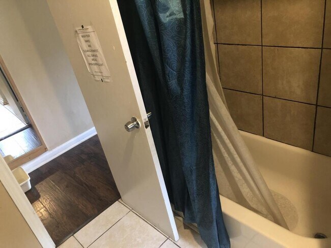 Foto del edificio - 1702 Fayetteville St, Unit E