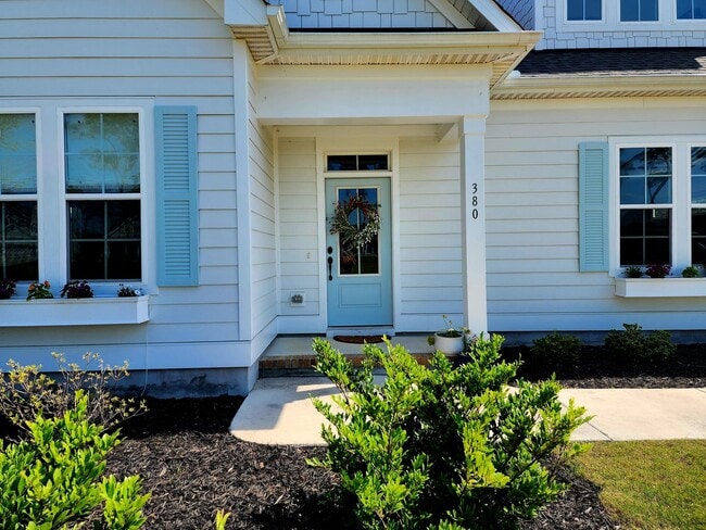 Building Photo - Home Available in Summerhouse on Everett Bay! Showings Coming Soon.