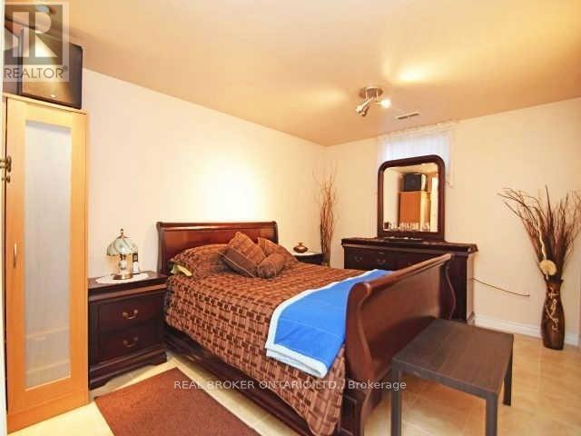 Photo du bâtiment - 1602 Coram Crescent